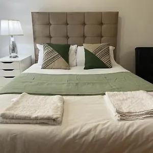 Ensuite With Kitchen Ext Large With Balcony In Zone 2 Appartement